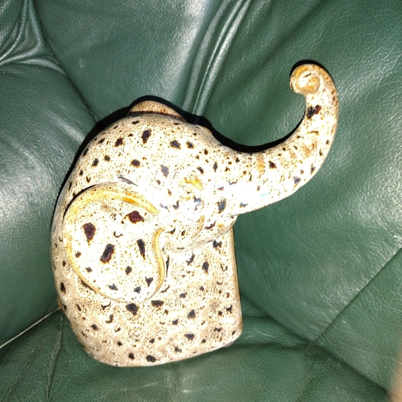 Elephant bookend. Baby elephant. Pier 1.  6 1/4” x 5" - Picture 2 of 5